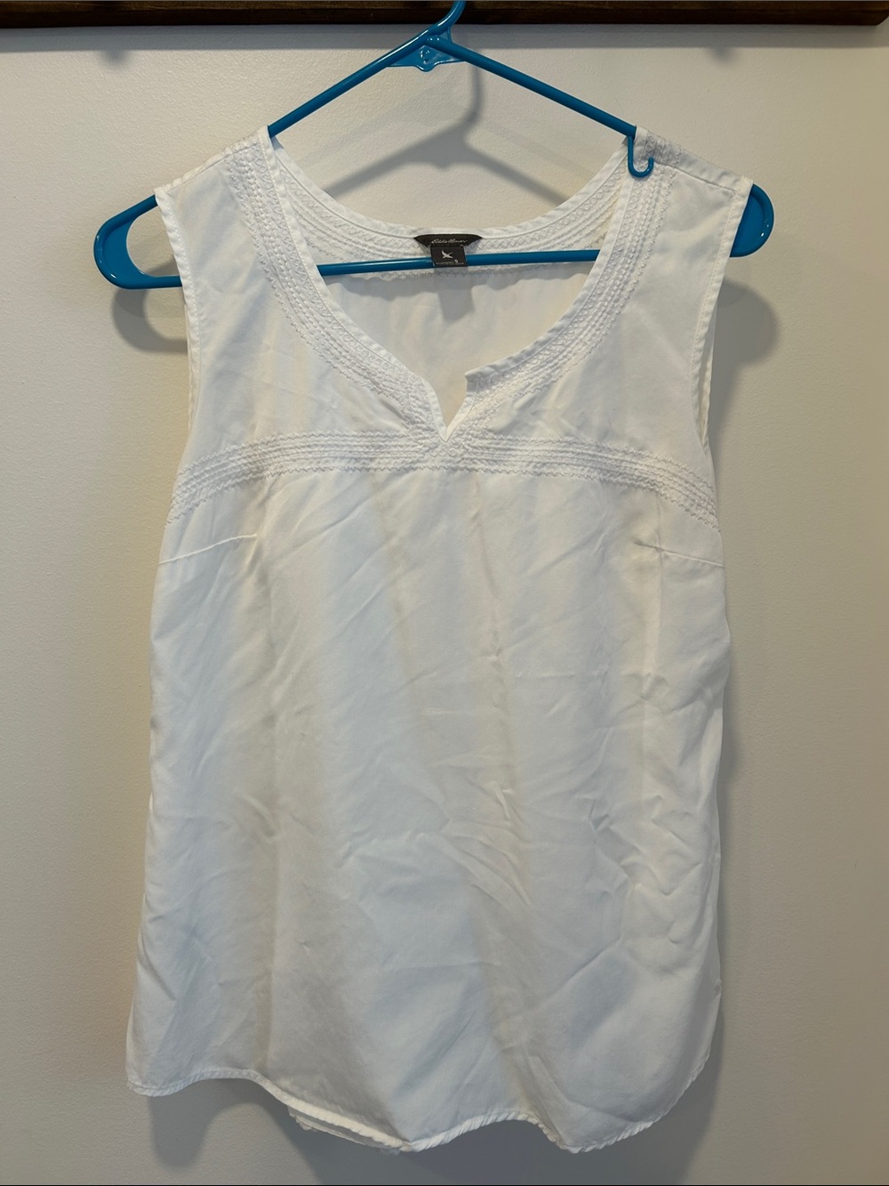 Eddie Bauer White Sleeveless V-Neck Camisole